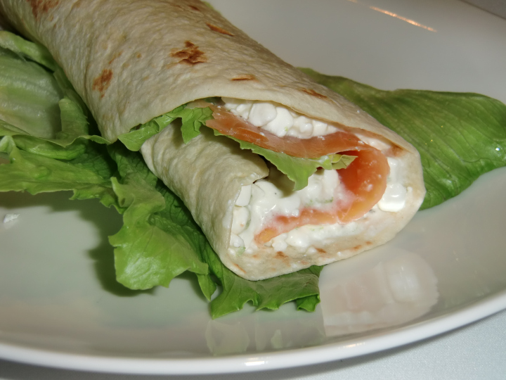 Rezeptbild: Sommerliche Wraps mit Lachs